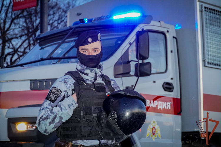 В Санкт-Петербурге росгвардейцы обеспечили безопасность праздничных мероприятий в День Победы