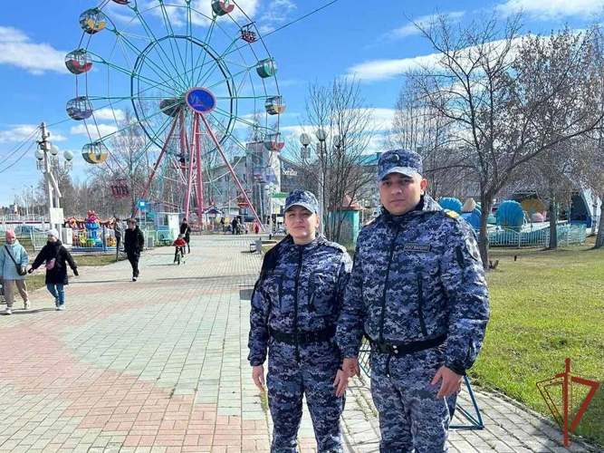 Росгвардейцы обеспечили правопорядок в День весны и труда на Урале
