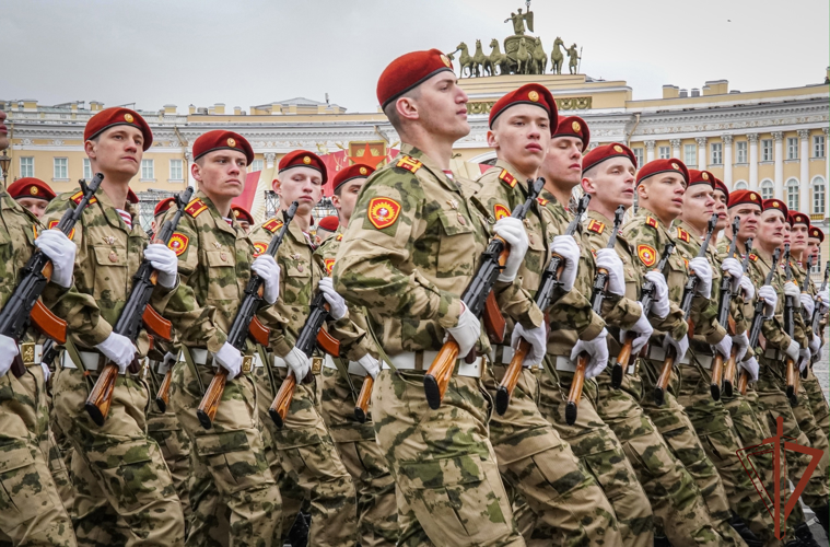 Военнослужащие Росгвардии приняли участие в генеральной репетиции Парада Победы в Санкт-Петербурге