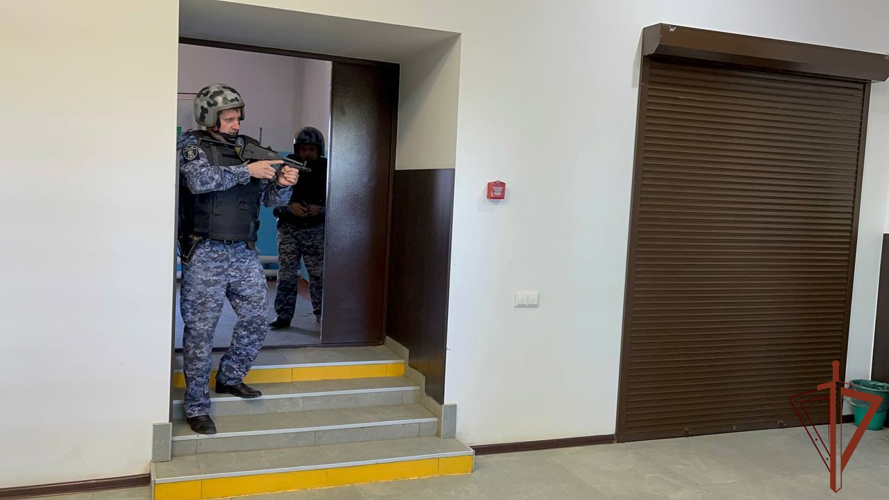 Сотрудники Росгвардии приняли участие во всероссийских антитеррористических учениях на Урале