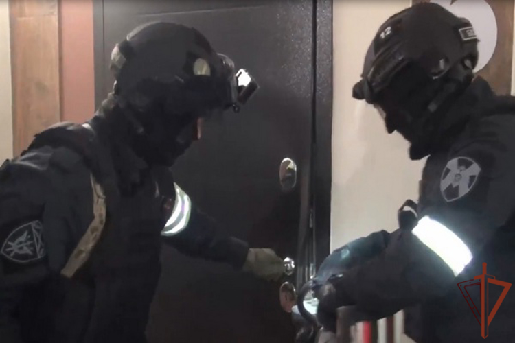 СОБР Росгвардии задержал в Вологодской области подозреваемых в кибермошенничестве