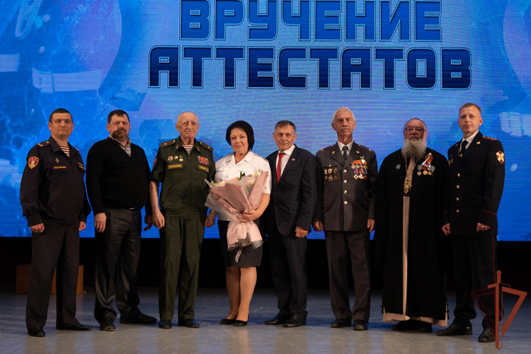 Представители Росгвардии приняли участие в торжественных церемониях вручения аттестатов на Урале (видео)