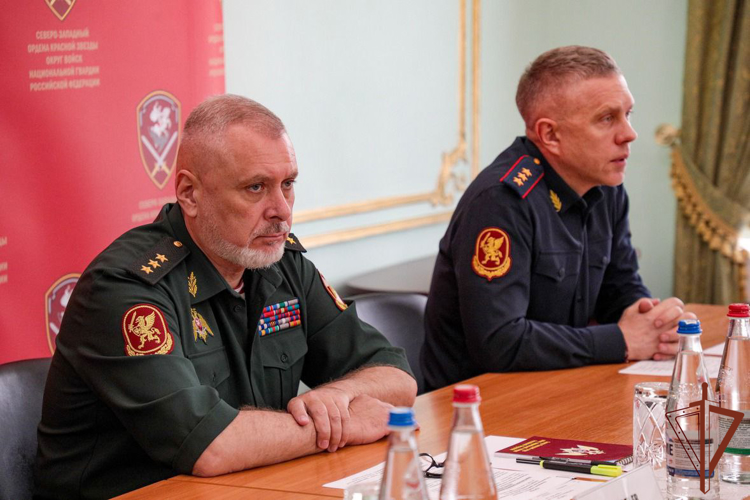 В Санкт-Петербурге заместитель директора Росгвардии генерал-полковник Алексей Воробьёв вручил награды отличившимся на СВО росгвардейцам (видео)