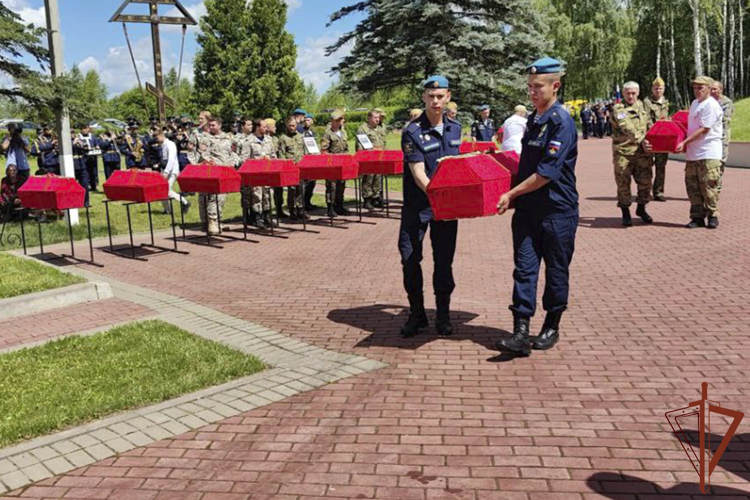 Руководство Управления Росгвардии по Тульской области приняло участие в церемонии перезахоронения погибших в годы Великой Отечественной войны солдат, 