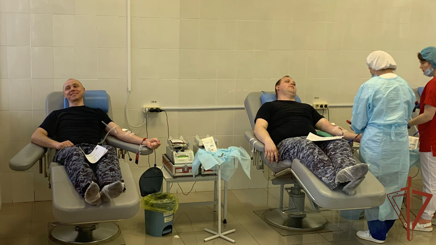 Всероссийскую ведомственную акцию «От сердца к сердцу» поддержали росгвардейцы на Урале