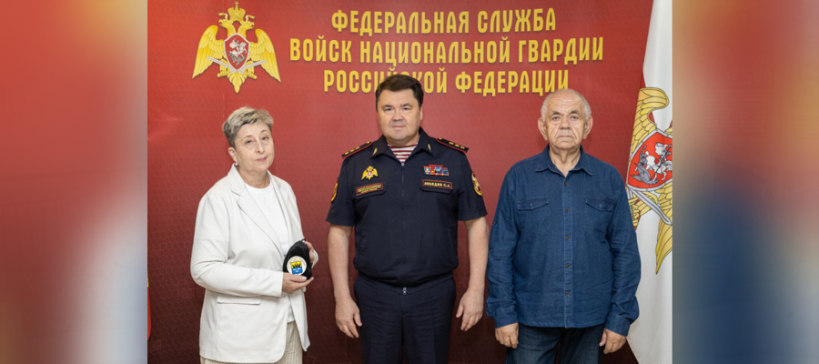 Заместитель директора Росгвардии генерал-полковник полиции Сергей Лебедев провёл встречу с родственниками красноармейца 249-й дивизии НКВД