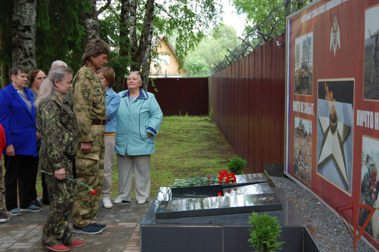 Росгвардейцы в Псковской области встретились с участниками автопробега-ветеранами 33-й бригады оперативного назначения Северо-Западного округа Росгвардии