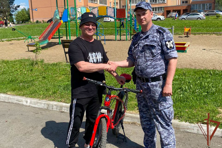 В Кемеровской области росгвардейцы оказали помощь получившему травму живота мужчине 