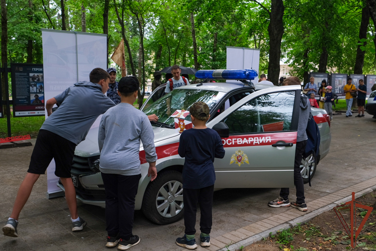 Росгвардейцы участвуют в посвященных Дню России мероприятиях в Центральных регионах страны