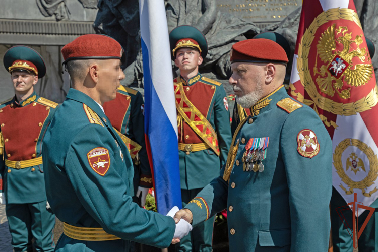 Генерал-полковник Алексей Воробьёв поздравил выпускников Санкт-Петербургского военного института Росгвардии (видео)