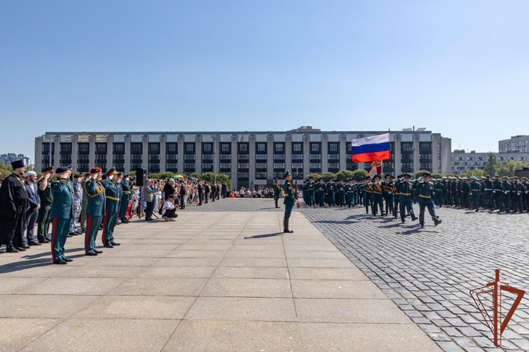 Генерал-полковник Алексей Воробьёв поздравил выпускников Санкт-Петербургского военного института Росгвардии (видео)