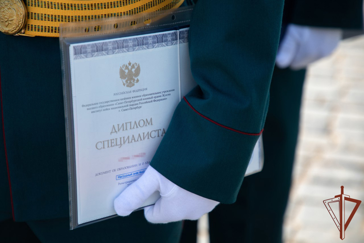 Генерал-полковник Алексей Воробьёв поздравил выпускников Санкт-Петербургского военного института Росгвардии (видео)