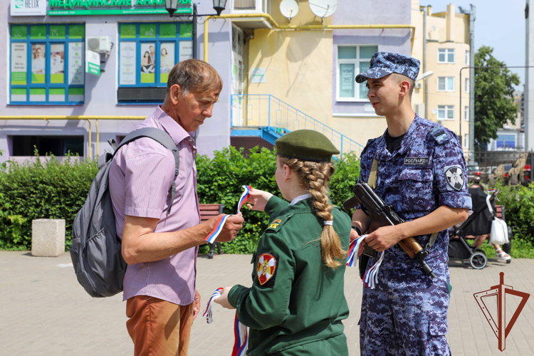 Росгвардейцы участвуют в посвященных Дню России мероприятиях в Центральных регионах страны