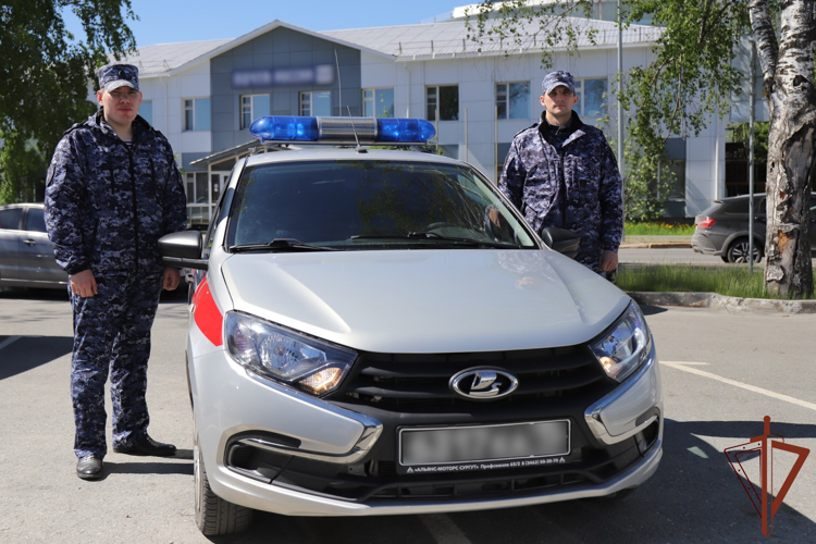 В столице Югры сотрудники Росгвардии помогли потерявшемуся мальчику вернуться к родителям