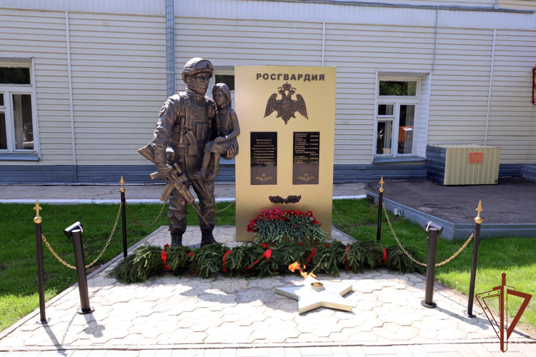 В казанском полку Росгвардии открыли мемориал в память о погибших на СВО однополчанах