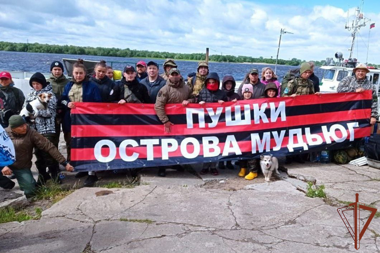 Росгвардейцы вместе с кадетами подшефного клуба восстанавливают музейный комплекс в Архангельской области