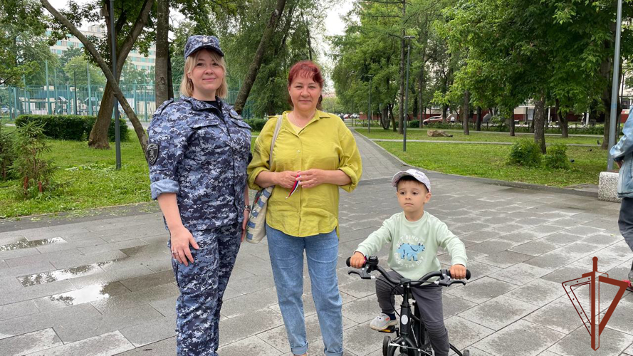 Росгвардейцы участвуют в посвященных Дню России мероприятиях в Центральных регионах страны