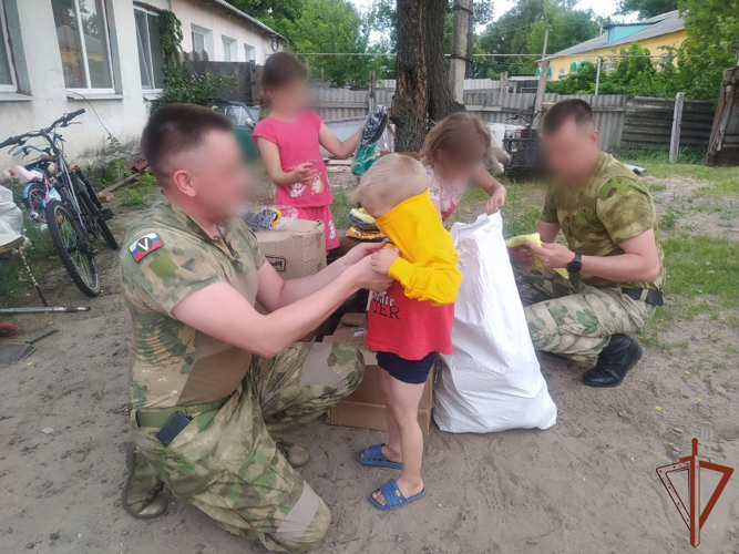 В Луганской Народной Республике росгвардейцы оказали помощь многодетной семье