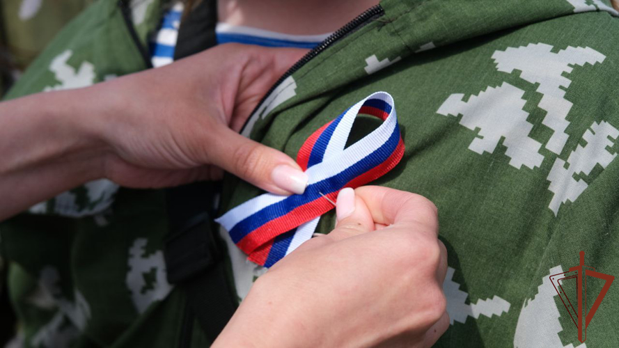 Росгвардейцы принимают участие во всероссийской акции «Российский триколор» в регионах Центральной России 