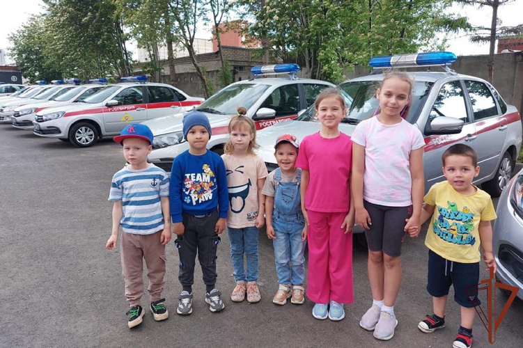Росгвардейцы организовали мероприятия ко Дню защиты детей в Приволжье