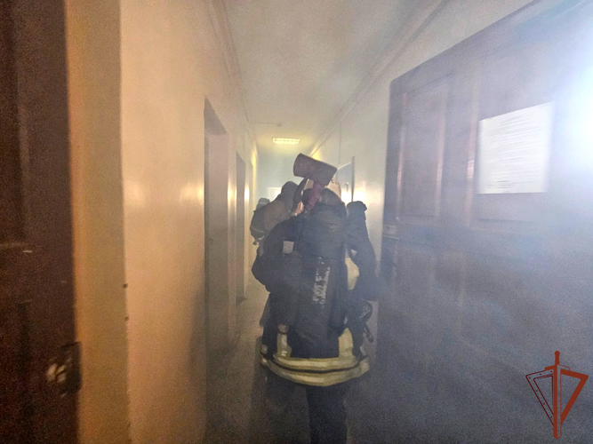 Пожарно-тактические учения Росгвардии и МЧС прошли в Великом Новгороде