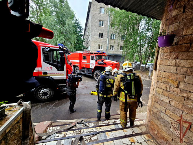 Пожарно-тактические учения Росгвардии и МЧС прошли в Великом Новгороде
