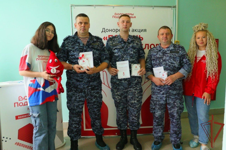 В Волоколамске сотрудники Росгвардии присоединились к добровольной донорской акции «Помощь без лишних слов»