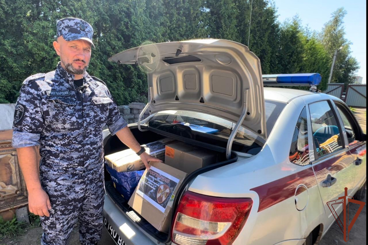 Росгвардейцы из Санкт-Петербурга собрали и направили в Донецкую Народную Республику гуманитарную помощь 