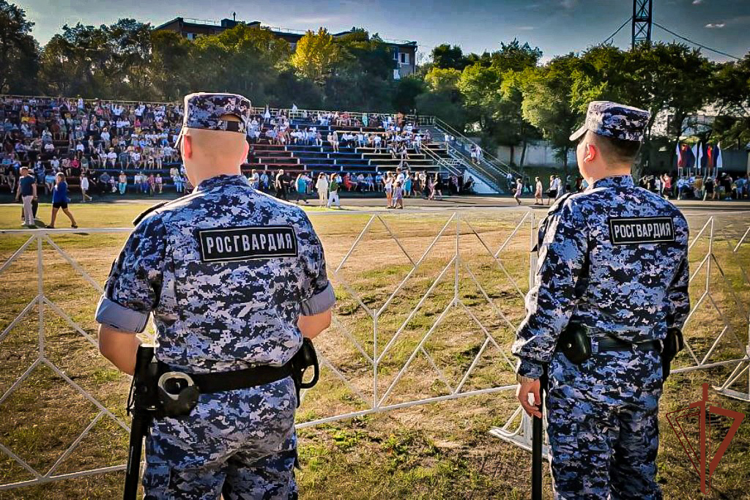 В Сибири Росгвардия обеспечила безопасность праздничных мероприятий, посвящённых Дню металлурга 