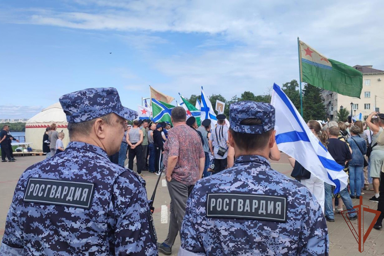Росгвардия обеспечила безопасность массовых мероприятий по случаю Дня ВМФ в Сибири