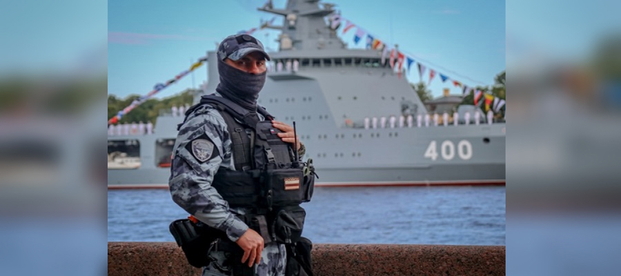 В Северо-Западном Федеральном округе росгвардейцы обеспечили безопасность Главного военно-морского парада (видео)