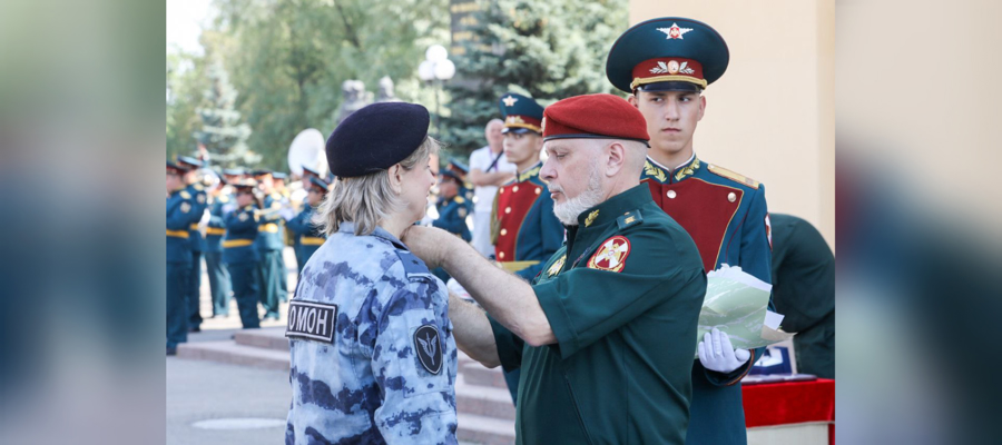Генерал-полковник Алексей Воробьев вручил награды кинологам Росгвардии за выполнение служебно-боевых задач (видео)