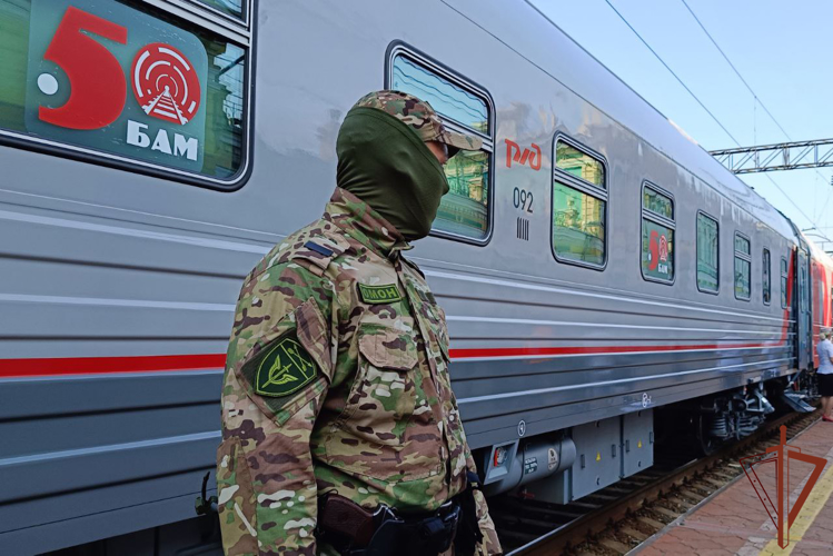 Росгвардейцы обеспечили безопасность отправки эстафетного поезда в честь 50-летия строительства Байкало-Амурской магистрали