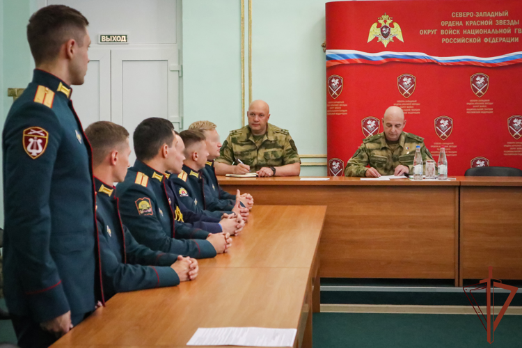 В Северо-Западный округ Росгвардии прибыли выпускники военных вузов