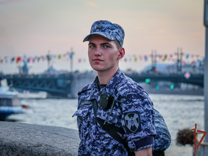В Северо-Западном Федеральном округе росгвардейцы обеспечили безопасность Главного военно-морского парада (видео)