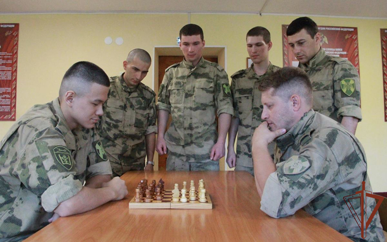 Международный день шахмат росгвардейцы на Урале отметили товарищескими встречами