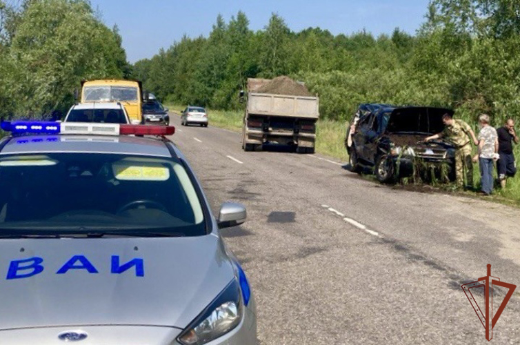 Военнослужащие Росгвардии в Подмосковье оказали помощь пострадавшим в ДТП (видео)