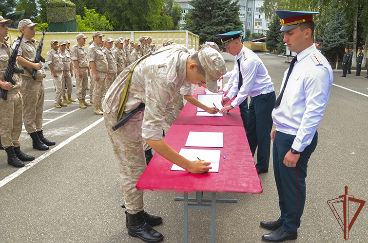 Около 200 новобранцев приведены к Присяге в Северо-Кавказском ордена Жукова округе Росгвардии