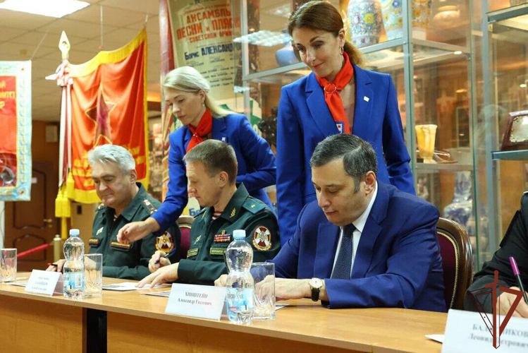 Изображение Василия Агапкина открывает серию почтовых марок, посвященную военным композиторам
