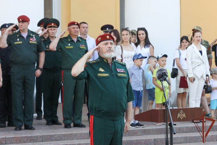 Генерал-полковник Алексей Воробьев вручил награды кинологам Росгвардии за выполнение служебно-боевых задач (видео)