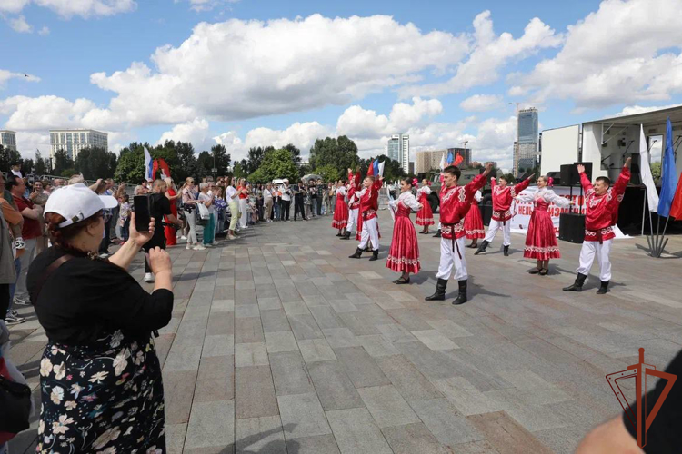 Более 5 тысяч человек посетили культурно-просветительское мероприятие «Один день с Росгвардией» в Москве (видео)