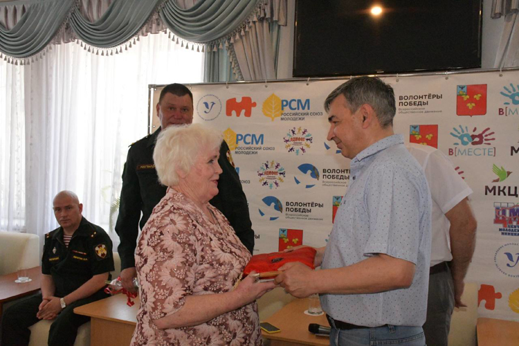 Росгвардейцы вернули семье фронтовика-участника Курской битвы орден Славы III степени и орден Красной звезды 