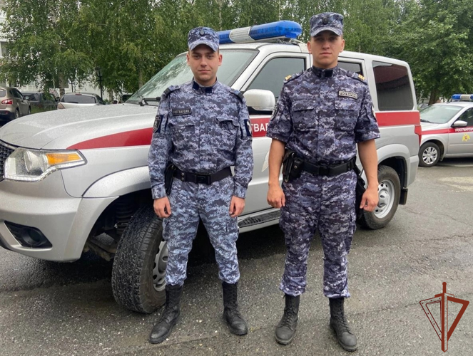 В Урае экипаж Росгвардии нашел потерявшегося ребенка