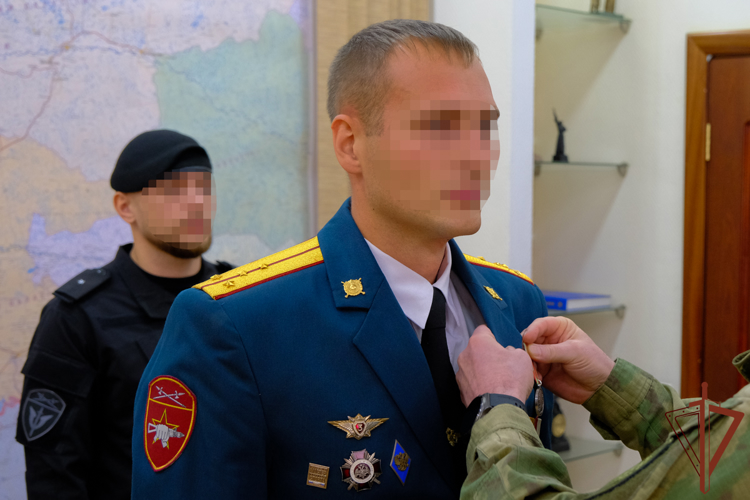 Офицерам Уральского округа Росгвардии вручены государственные награды