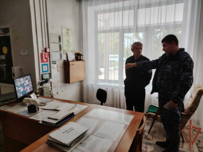 Проверка школ росгвардейцами перед учебным годом завершается на Урале