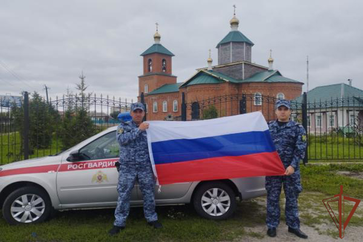 В Приволжье росгвардейцы провели мероприятия ко Дню Государственного флага России