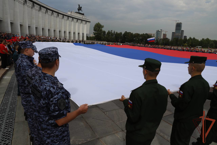 Мероприятия ко Дню Государственного флага Российской Федерации проходят в Росгвардии