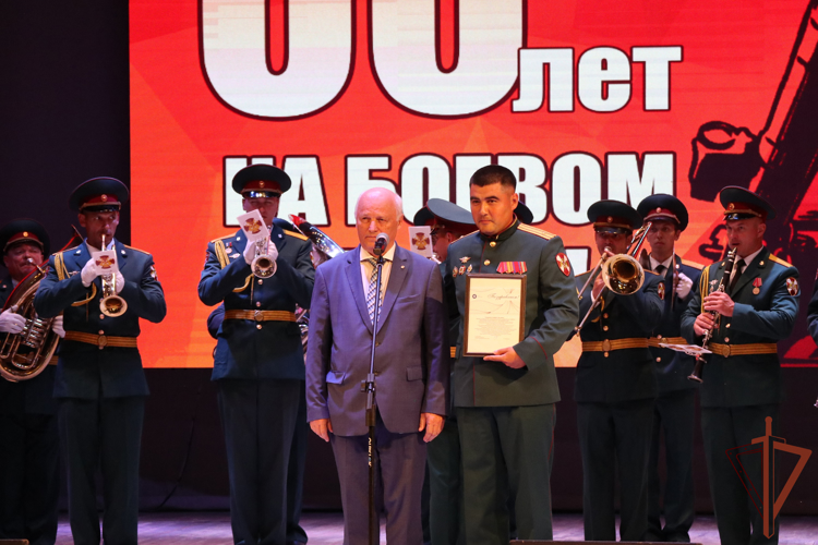Воинской части Росгвардии в Красноярском крае вручено Боевое знамя  