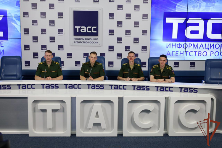 Курсанты Министерства обороны прошли практику в Центральном округе Росгвардии
