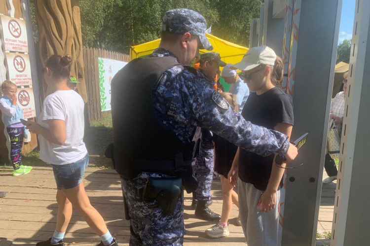 Росгвардия обеспечила безопасность международного фестиваля «Праздник топора» в Томской области